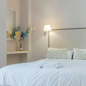 https://obispo-espectacular-apartamento-junto-a-la-catedral-de-malaga.hotelsinnerja.org